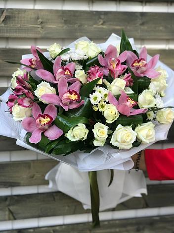 Букет цветов из: Розы и Хризантемы в Трубино