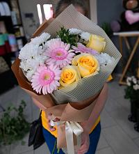 Букет цветов из:  Герберы, Розы и Хризантемы в Трубино